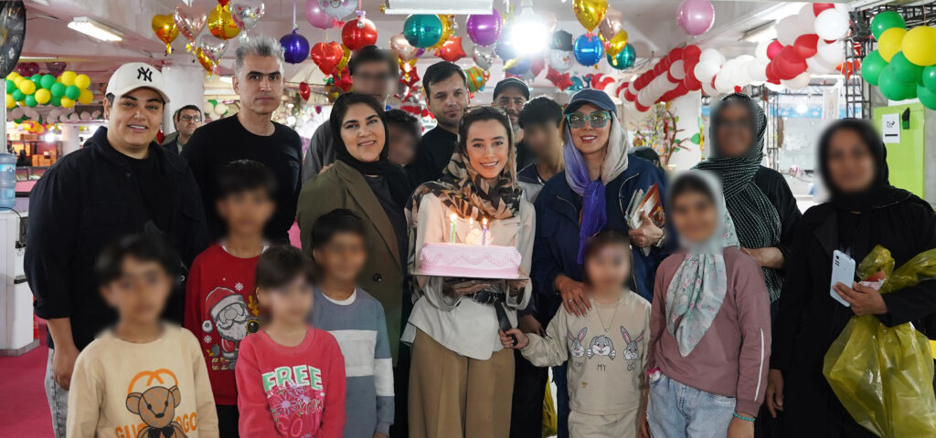 پخش لباس و کفش نو به مددجویان خیریه مهرلیلا